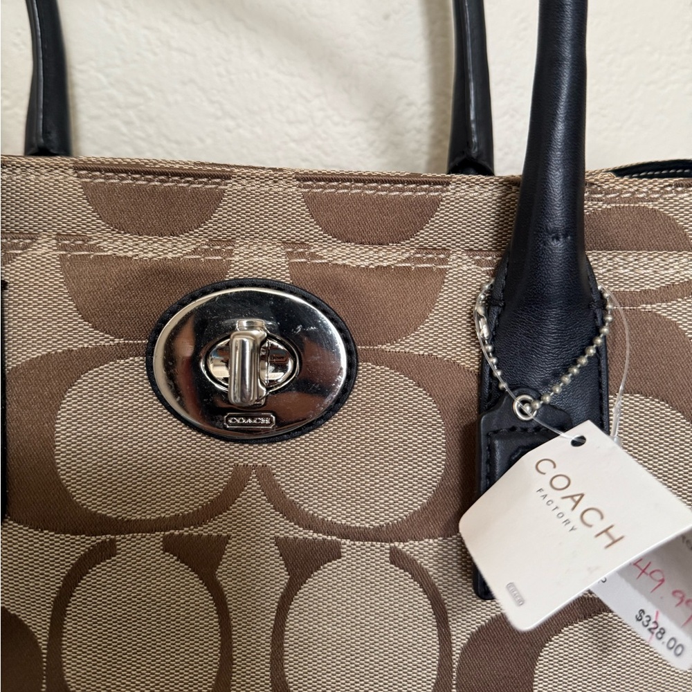 Coach 2009 Hampton Signature Madeline Shoulder Bag - Picture 6 of 13
